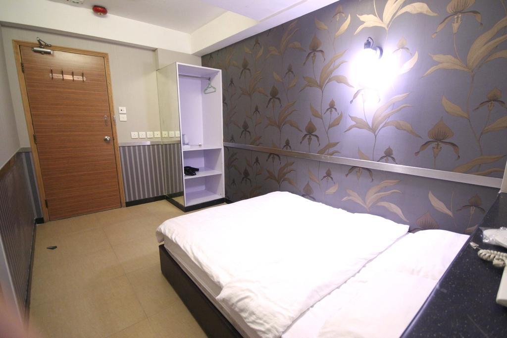 S3 Hotel Hong Kong Exterior photo